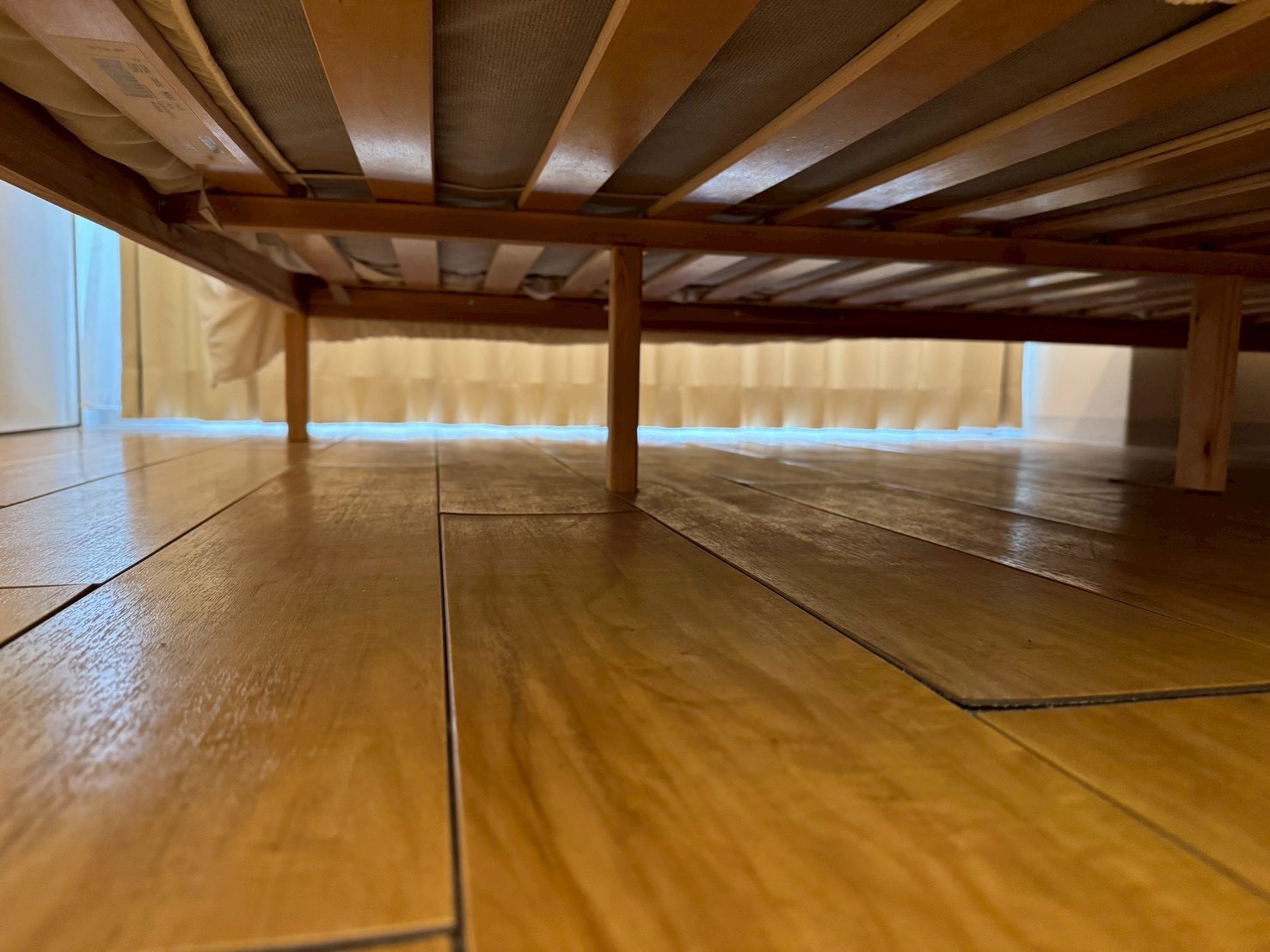 民泊清掃|ベッド下まで徹底的に清掃しクレームを防止